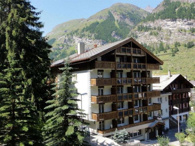 Hotel Holiday