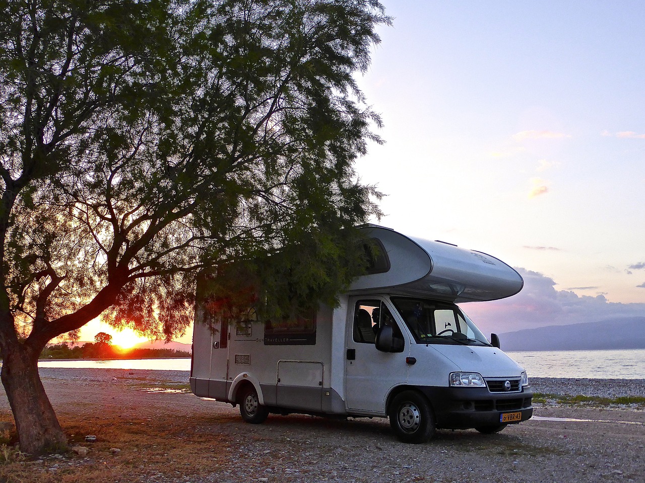 motorhome, camping, beach-820593.jpg